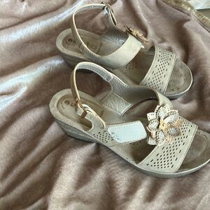 Elegant Beige Sandals with Floral Accent